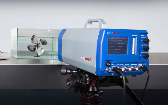Laser vibrometer using a HeNe laser source to measure vibrations through a water layer.