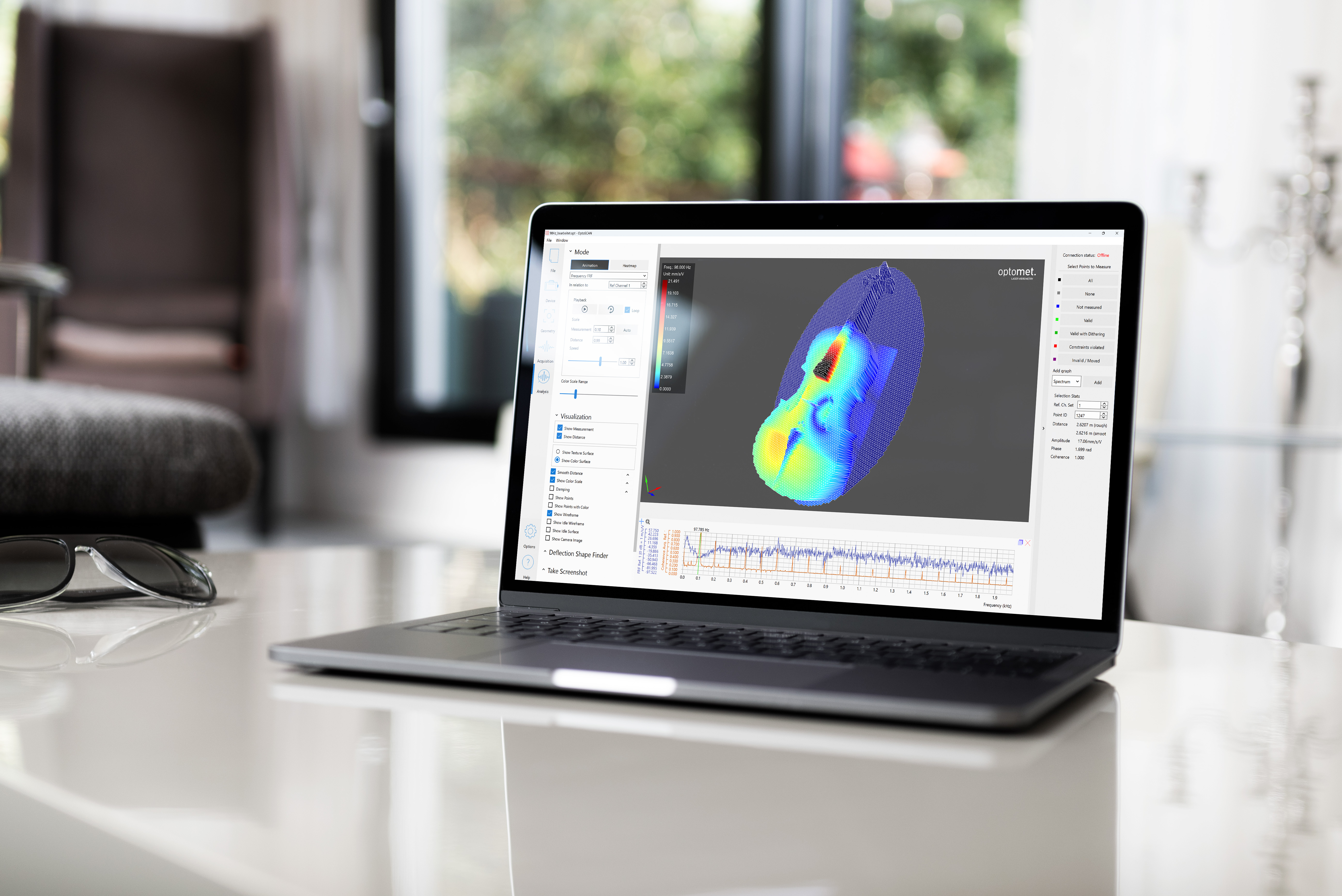 Software de análisis mediante vibrometría láser con una forma de vibración medida en un ordenador portátil.