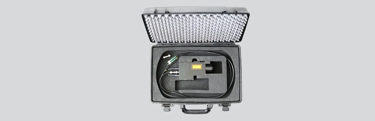 Mallette de transport pour tête de mesure à fibre avec autofocus.