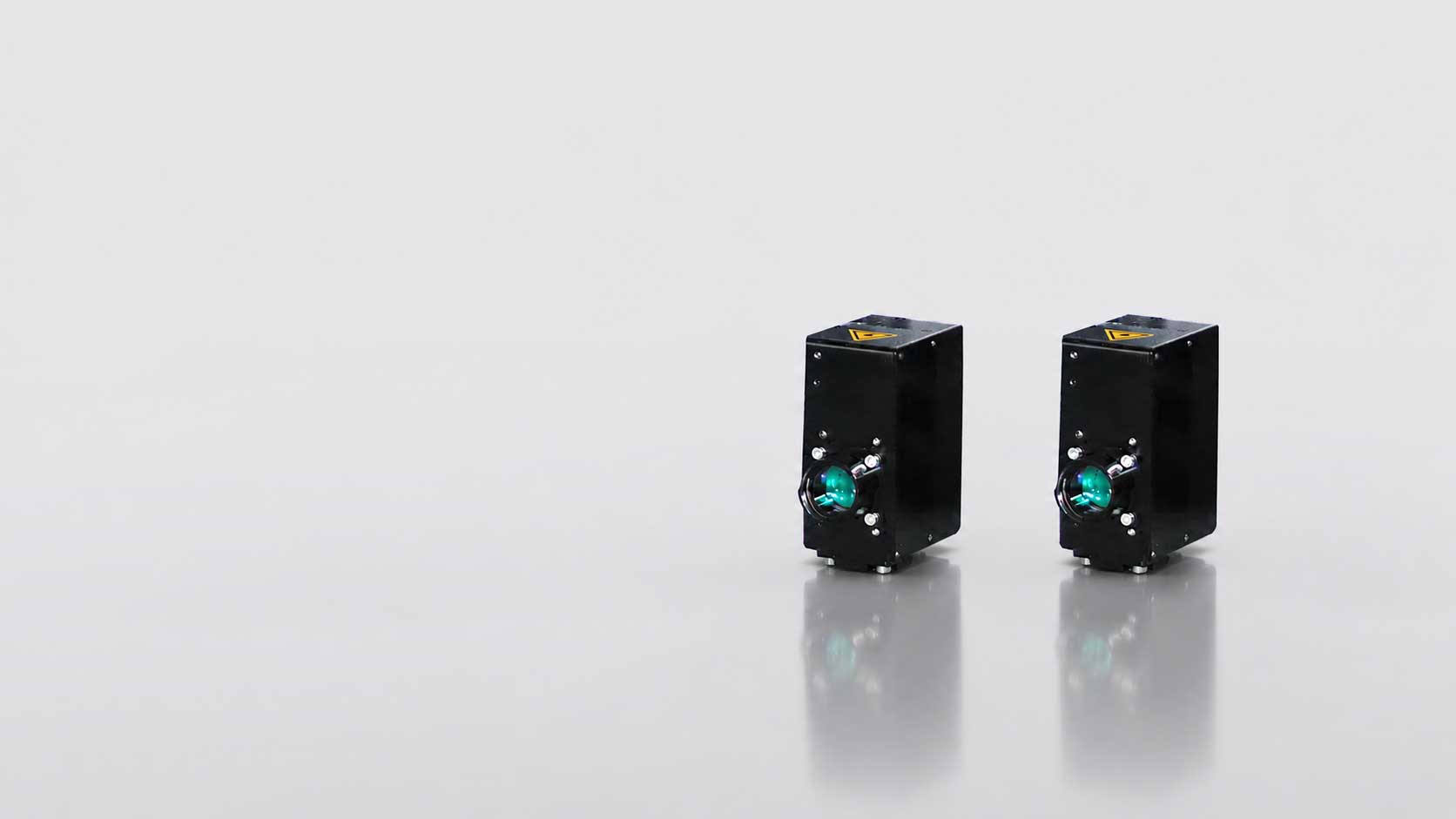 Dos cabezales de medición de fibra compactos para vibrómetros láser Optomet CLASSIC.