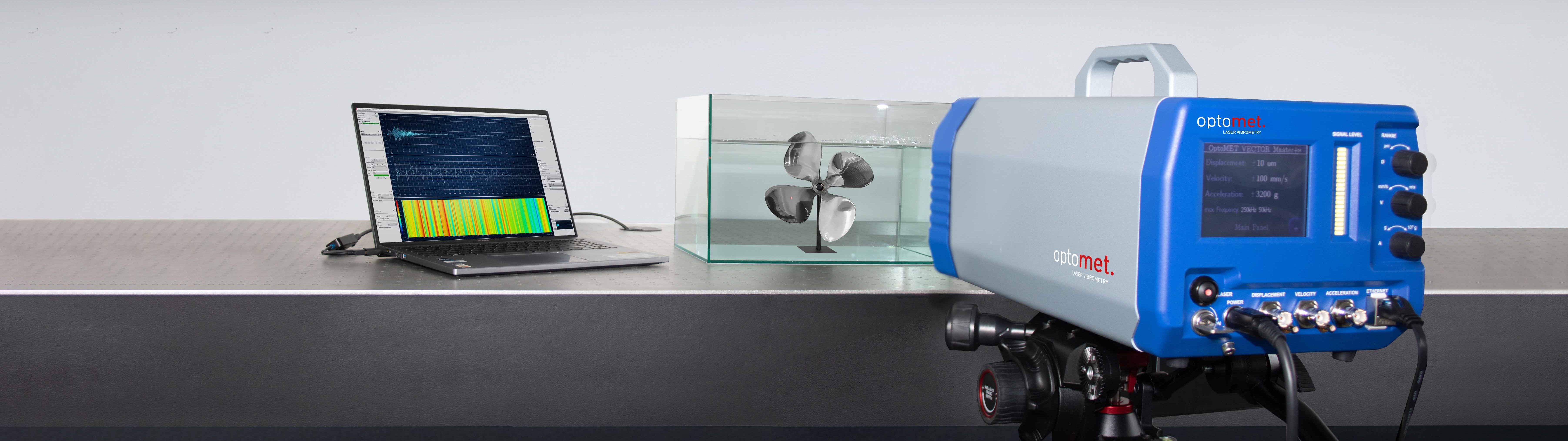 Vibrómetro láser Optomet Vector, configurado para realizar mediciones de vibraciones a través del agua.